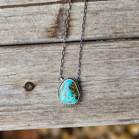 Single stone Kingman turquoise necklace with a unique shape 