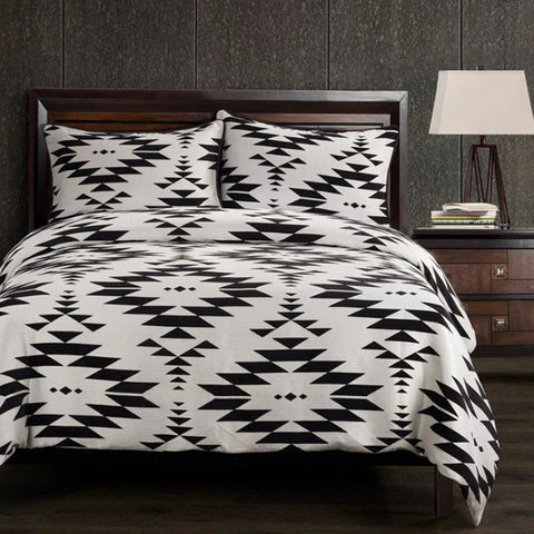 HiEnd Accents White & Black Aztec Comforter