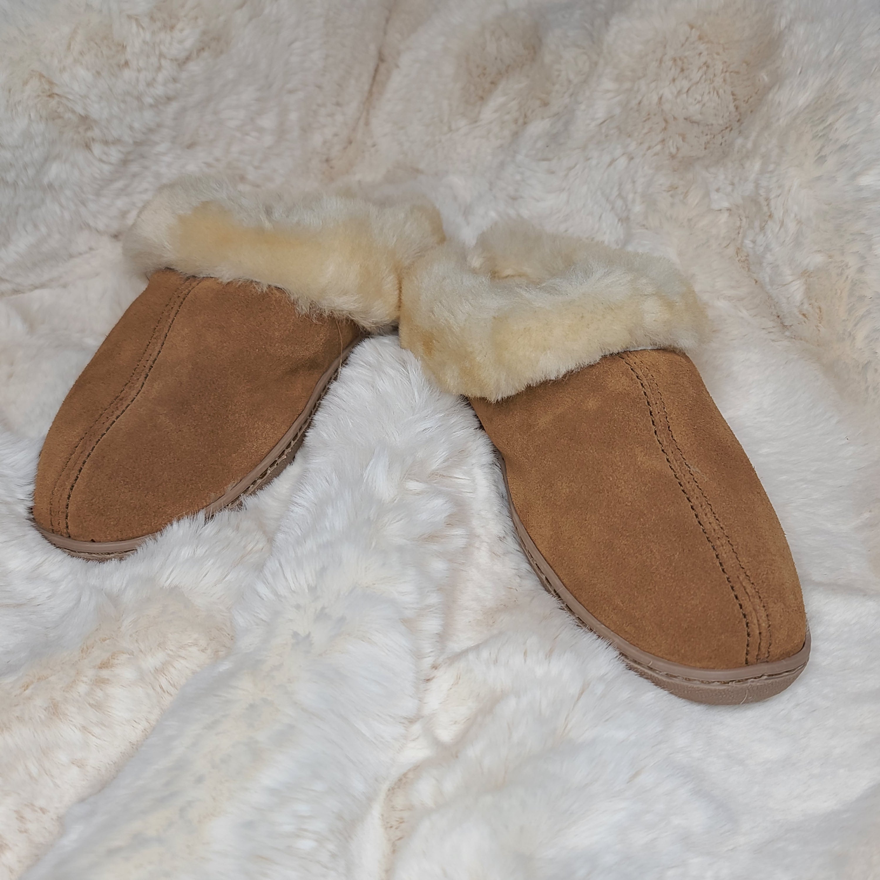 Minnetonka sheepskin mule discount slipper